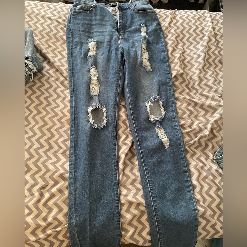 Ripped skinny jeans